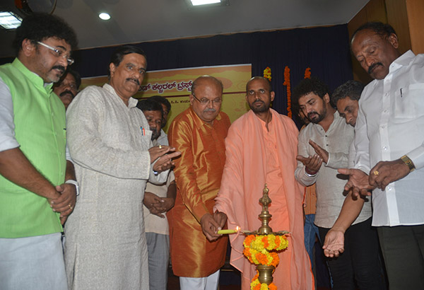 ಪೇಶ್ವೆಗಳಿಗಿಂತಲೂ ಘೋರವಾಗಿದೆ ಬಿಜೆಪಿ ಆಡಳಿತ ವ್ಯವಸ್ಥೆ: ಜ್ಞಾನಪ್ರಕಾಶ್ ಸ್ವಾಮೀಜಿ